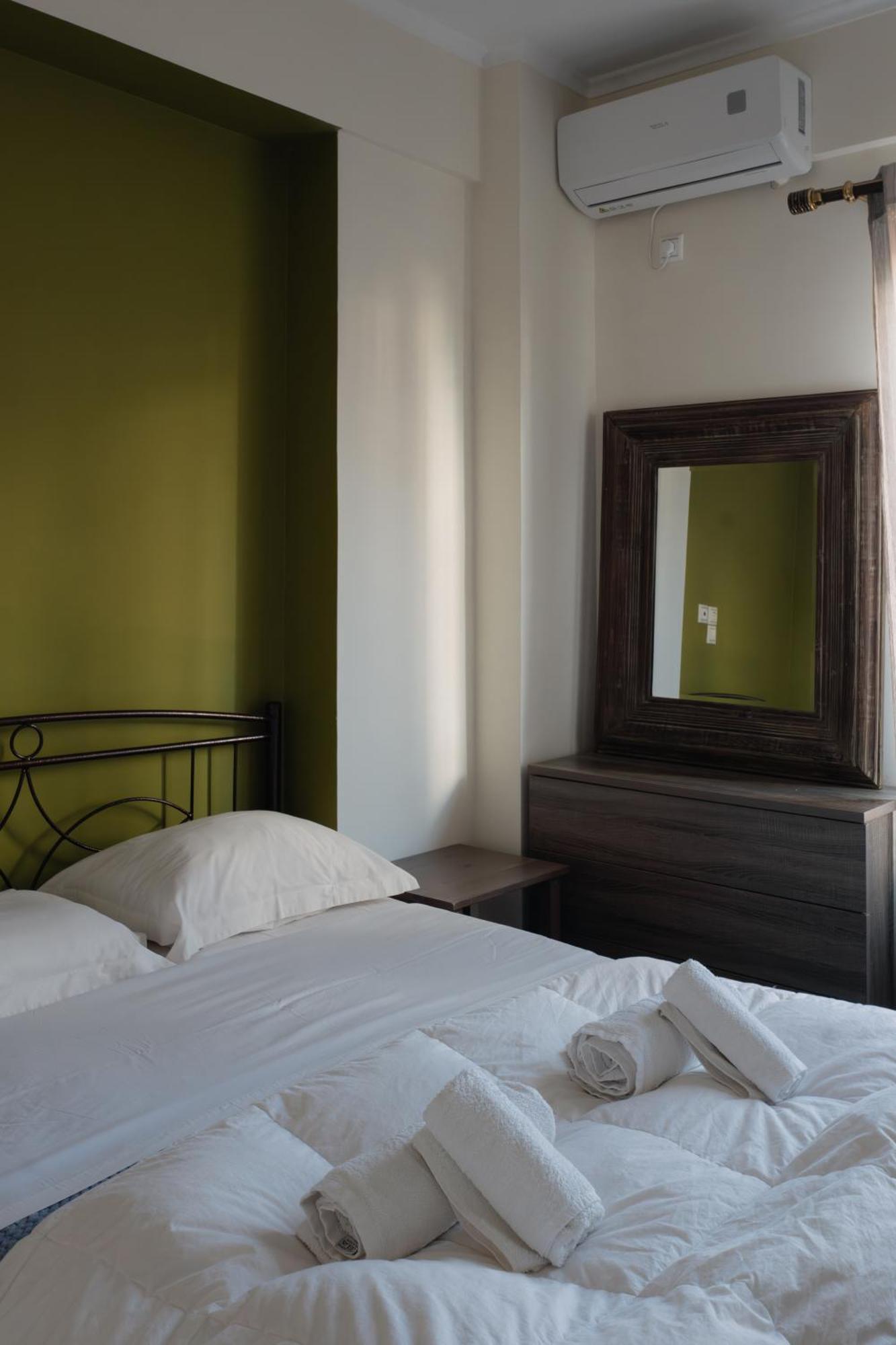 Nefeli City Apartments Patras Esterno foto